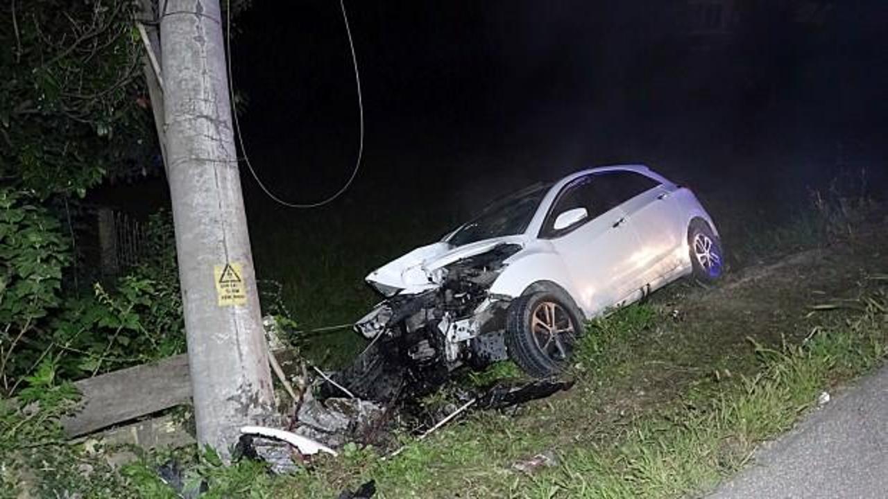 Kazayı g&ouml;rd&uuml; durdu, cipine otomobil &ccedil;arptı