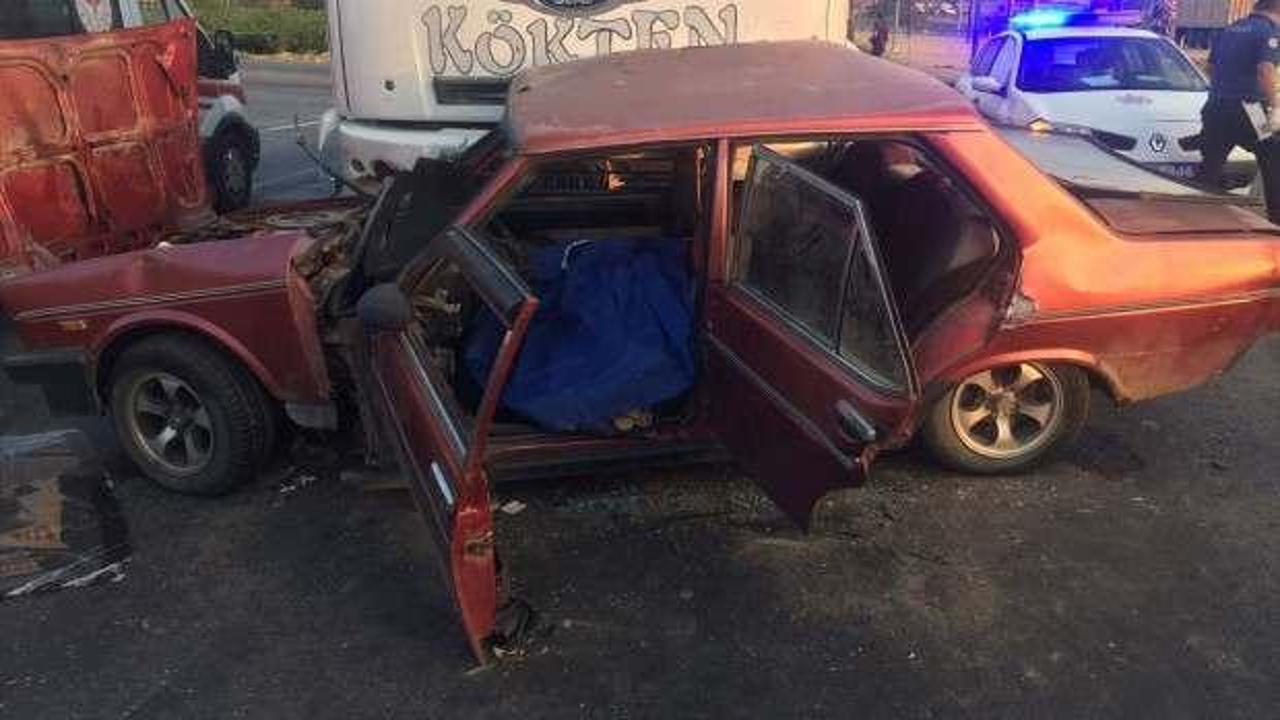 Manisa'da kamyon ile otomobil çarpıştı: 1 ölü, 3 yaralı