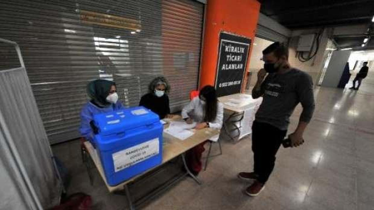 Metro istasyonunda aşı seferberliği