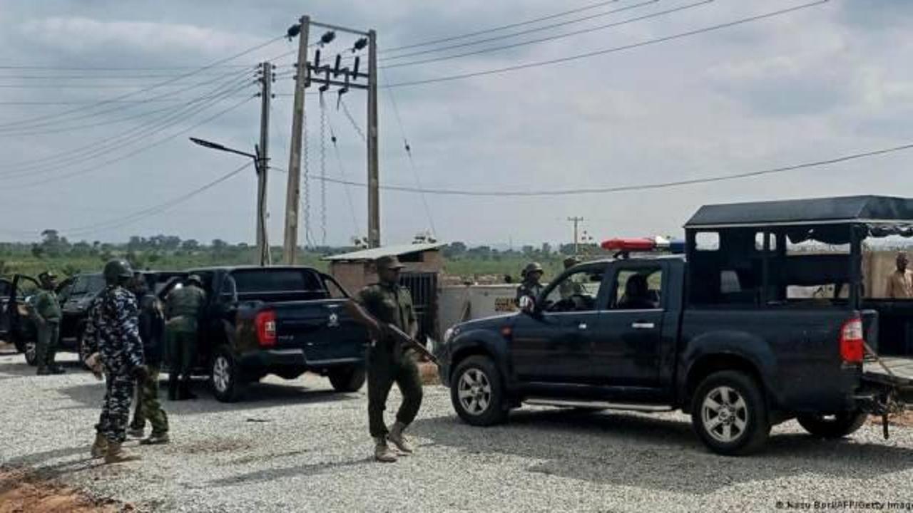 Nijerya'da 100 silahlı çete üyesi yakalandı