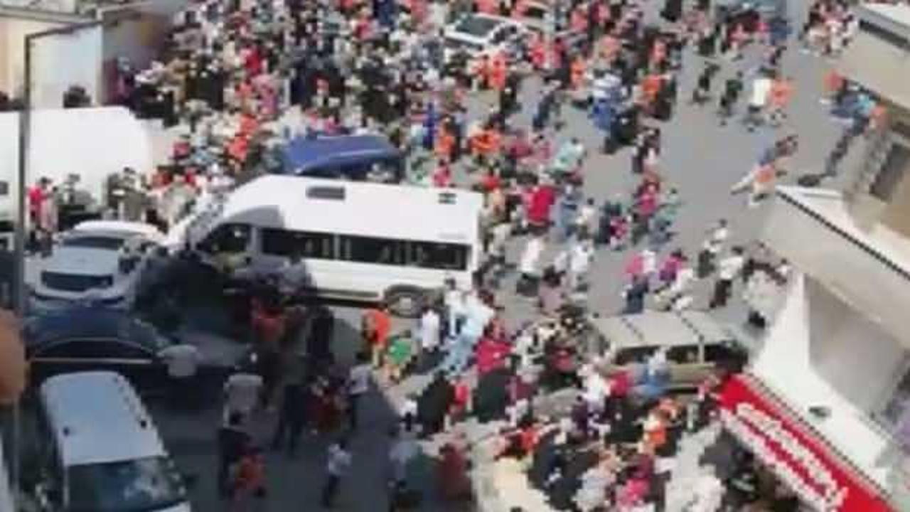 Sultangazi'de servis aracı okul önünde bekleyen öğrenci ve velilere çarptı!