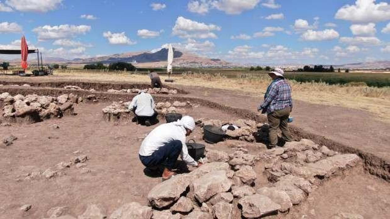 Diyarbakır Çayönü Höyüğü'nden 5 bin yıllık sandık mezar çıktı