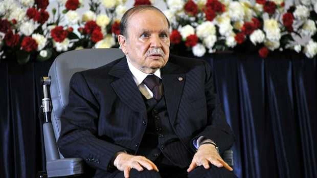 Cezayir, eski Cumhurbaşkanı Buteflika'yı toprağa verdi 