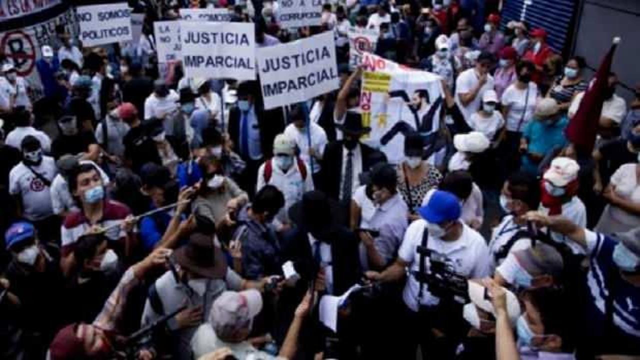 El Salvador'da Devlet Başkanı Bukele'ye büyük protesto