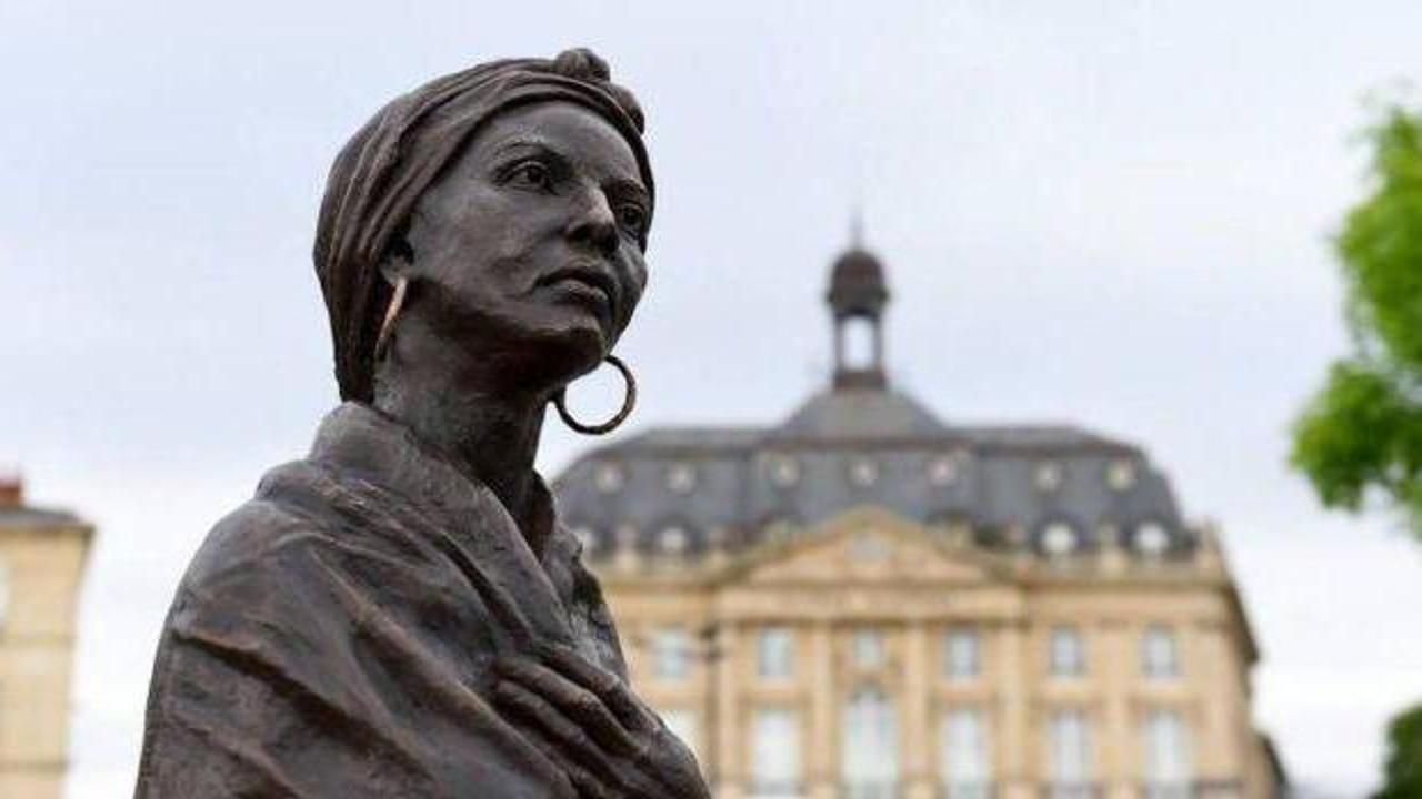 Fransa'da ırkçılık heykellere kadar uzandı