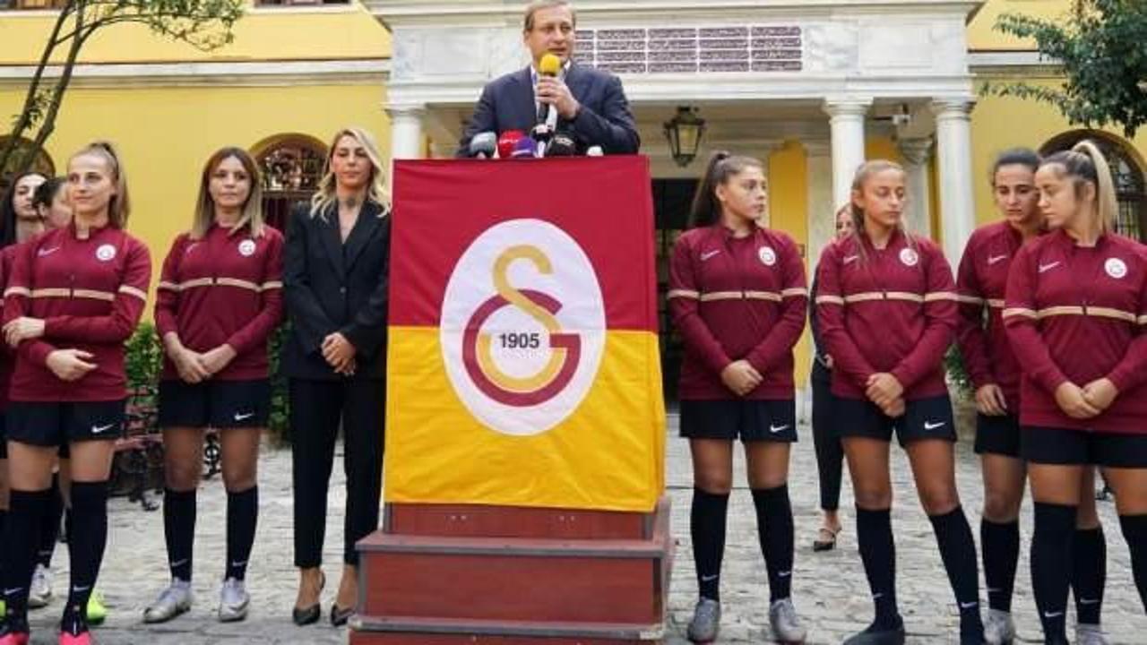 Galatasaray Kadın Futbol Takımı, sporseverlerle buluştu