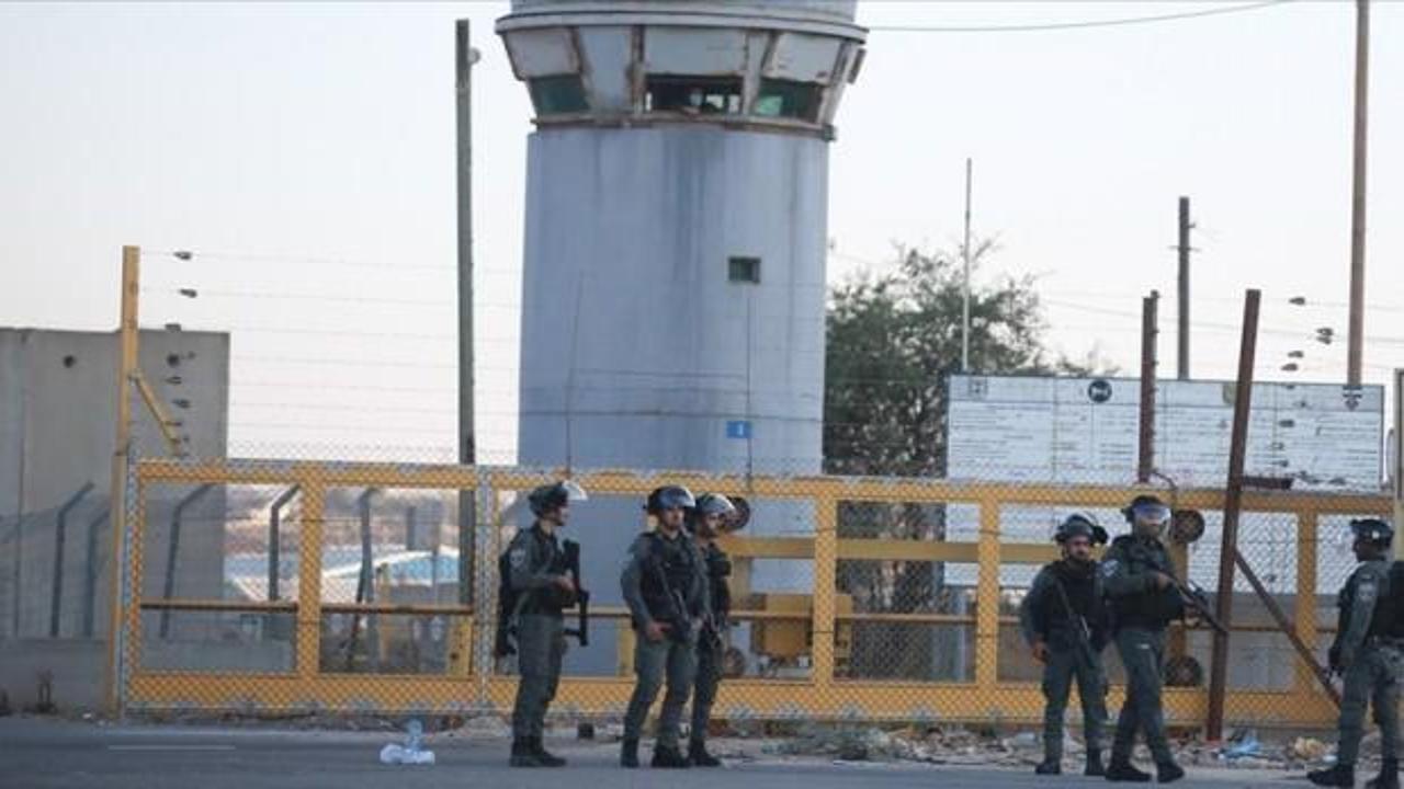 İsrail'de başka cezaevlerine nakledilen Filistinli tutuklulara darp
