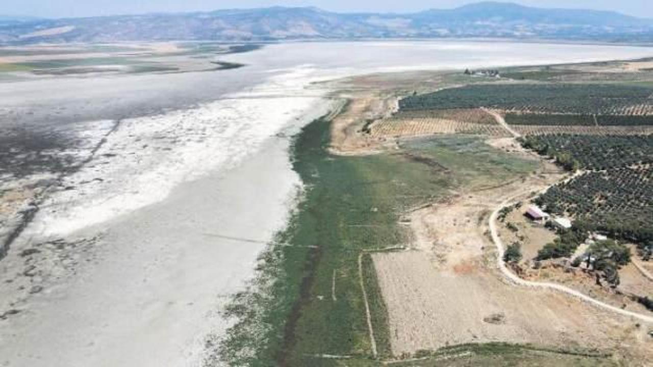 Şikayet yağıyor: Kuruyan g&ouml;l rant kapısı oldu