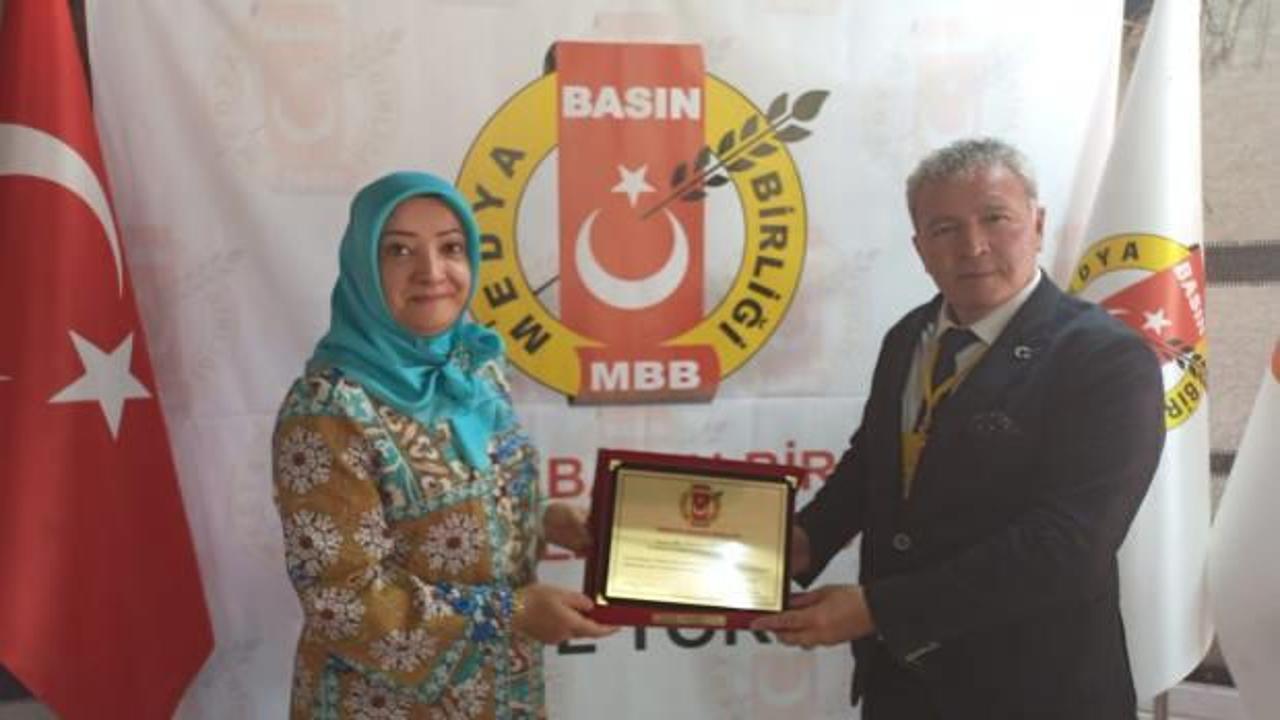 Ahmet Yesevi aşığı Dr. Fatma Sönmez'e Kırıkkale'de büyük ödül