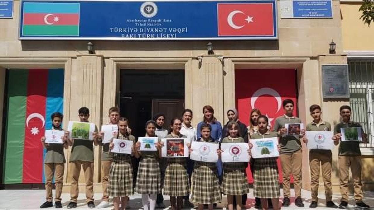 Azeri öğrencilerden Türkiye’ye fidan bağışı