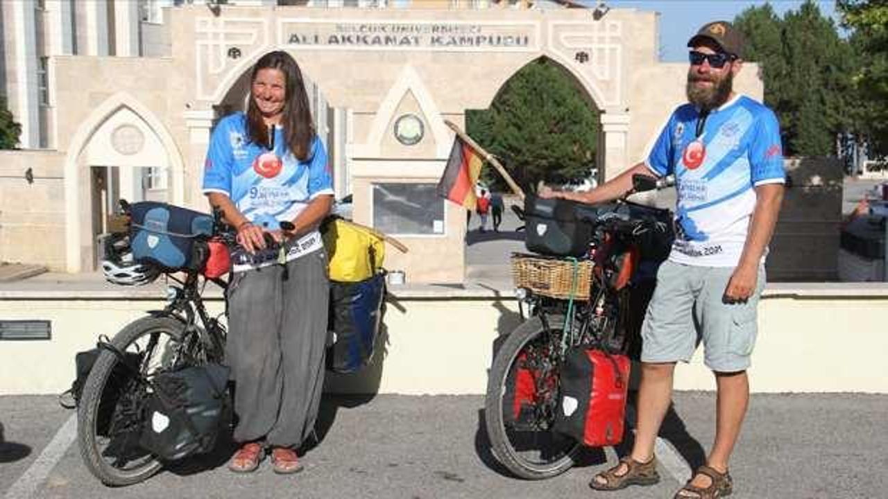 Bisikletle Asya turuna çıkan Alman sağlıkçı çift, Konya'da mola verdi
