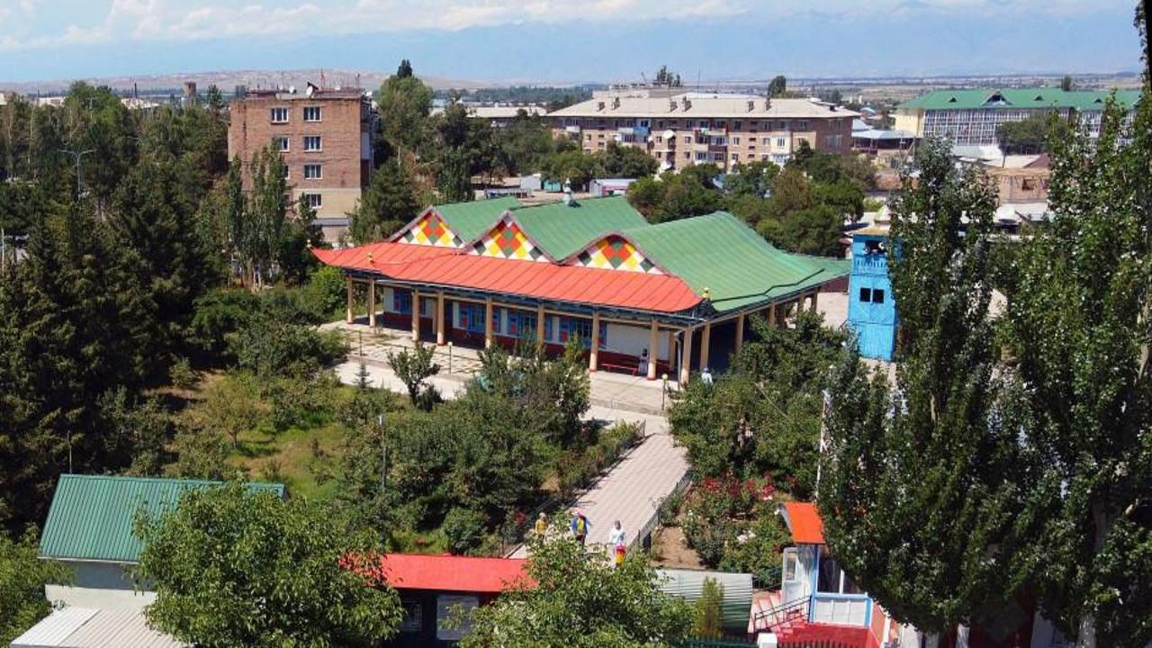 Kırgızistan'ın "çivisiz" tek camisi ihtişamıyla göz kamaştırıyor
