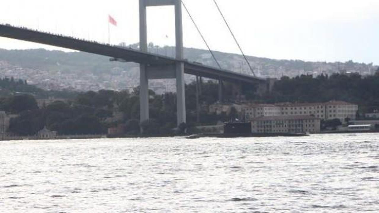 Rus denizaltı İstanbul Boğazı'ndan geçti