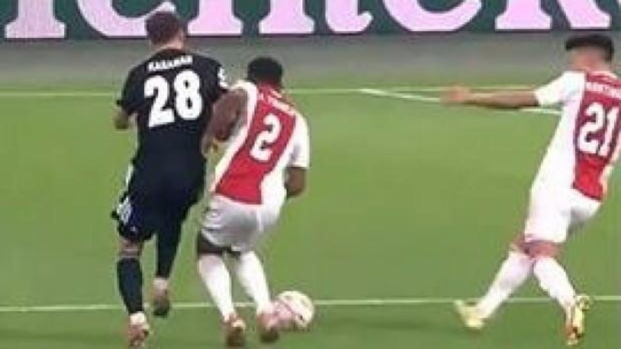 Ajax - Beşiktaş maçında skandal karar!