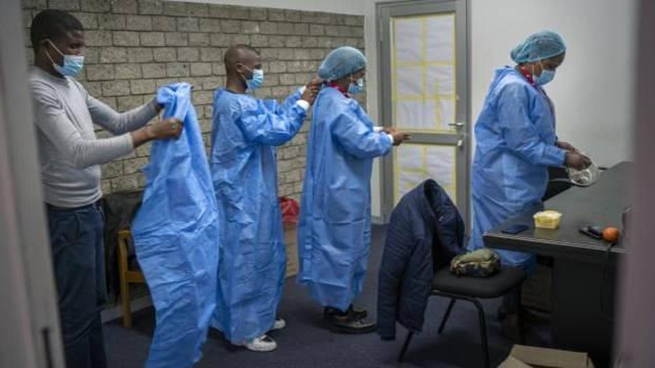 Güney Afrika'da koronavirüs: Üçüncü dalga sona erdi