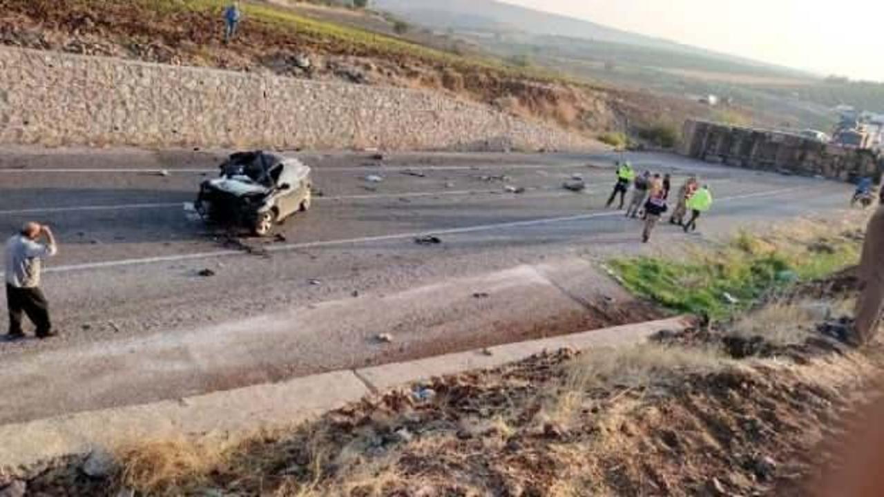 Kilis'te, otomobil ile TIR çarpıştı: 4 ölü, 2 yaralı