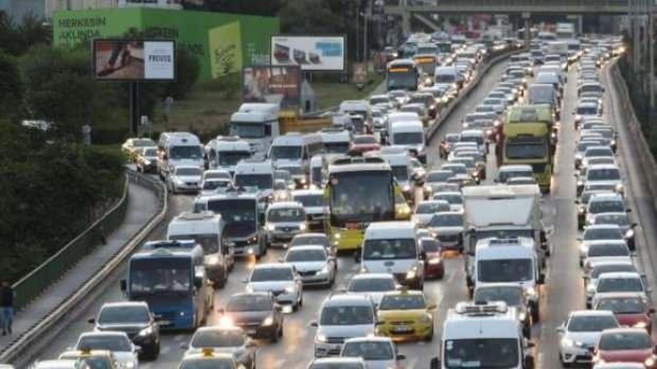 İstanbul haftaya trafikle başladı