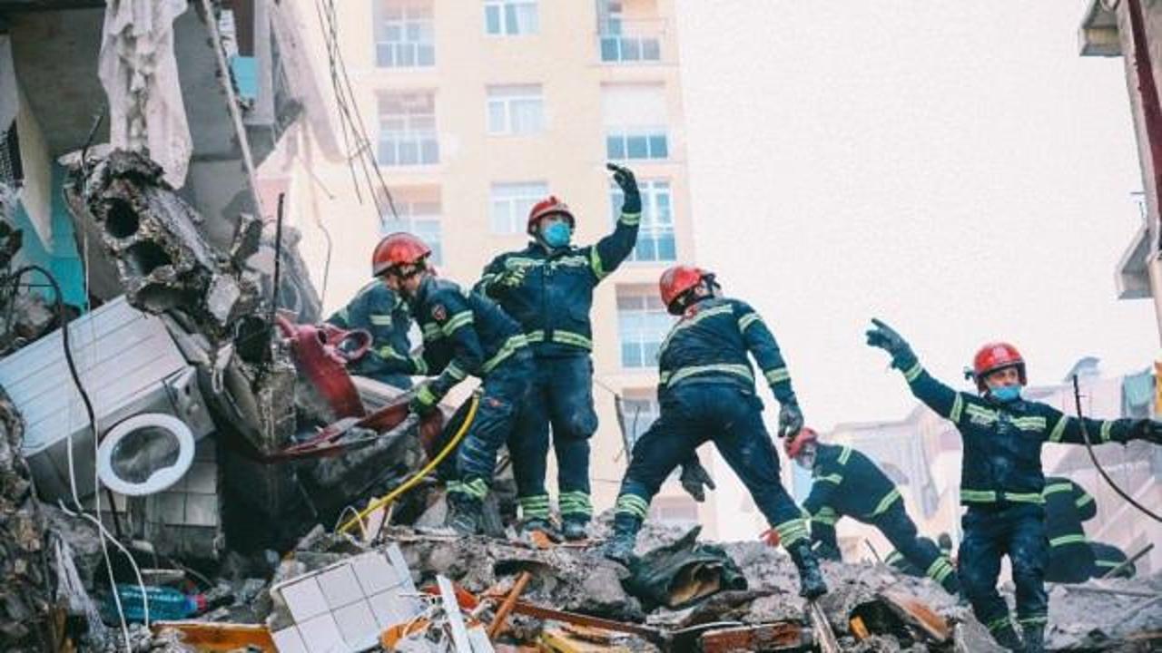 Gürcistan'da çöken 7 katlı binada ölenlerin sayısı 9'a çıktı