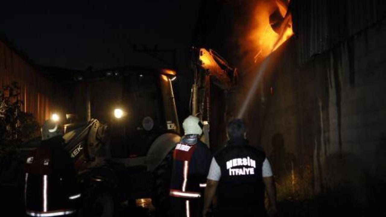 Mersin'de hurda fabrikasında yangın