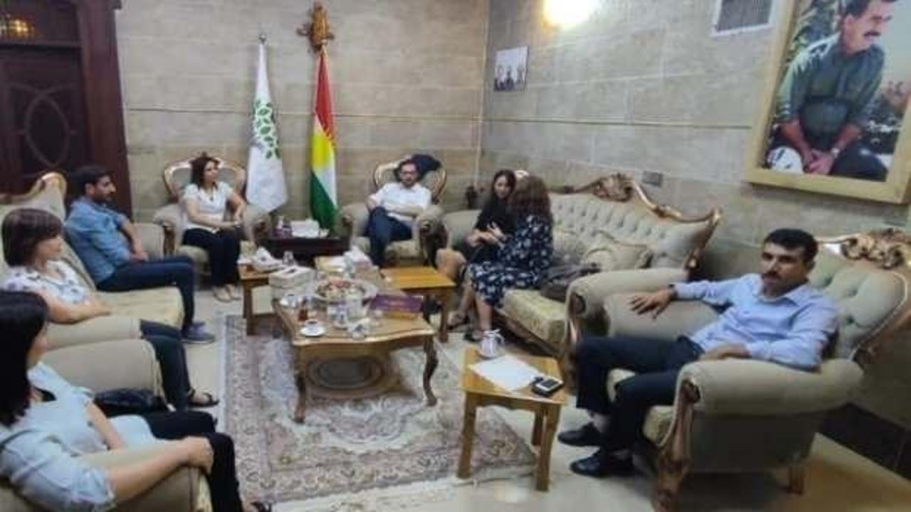 Terör sevici HDP'den Öcalan fotoğrafı altında toplantı