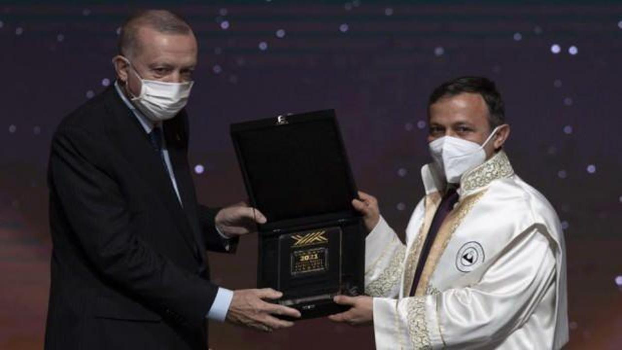 TURKOVAC'ı geliştiren ERÜ'ye Cumhurbaşkanı Erdoğan'dan ödül
