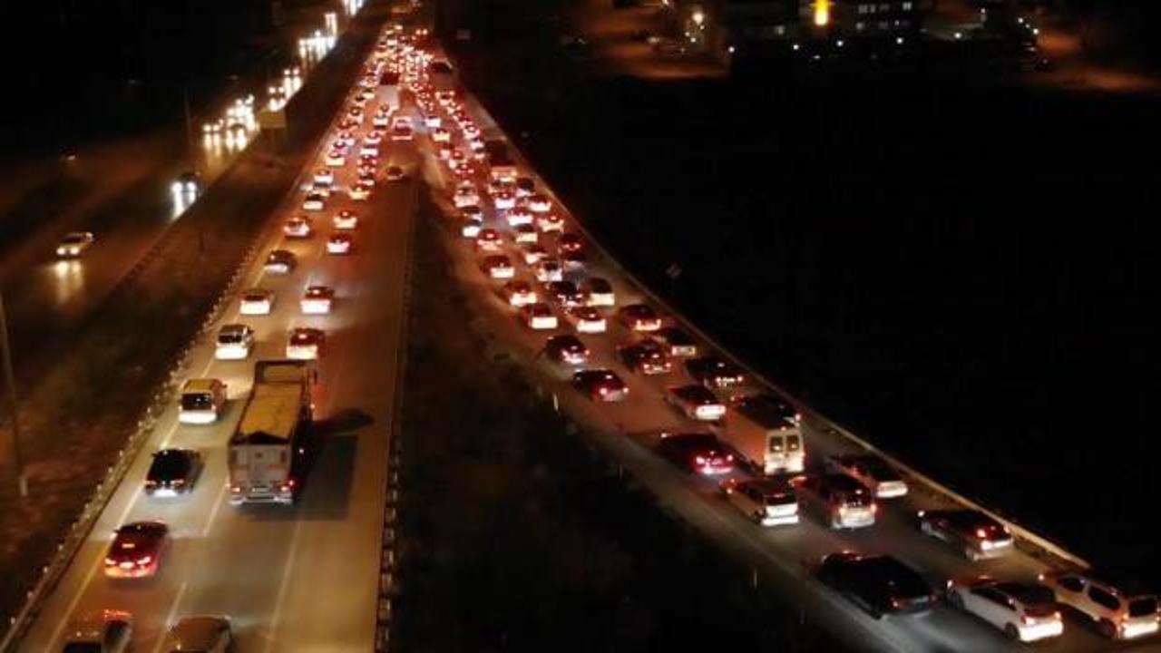 43 ilin geçiş noktası, kilit kavşakta hafta sonu trafik yoğunluğu
