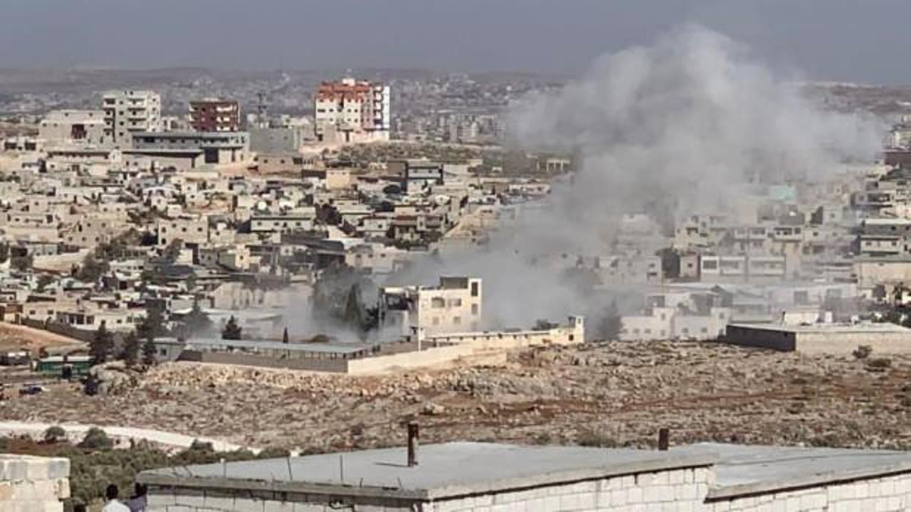 Suriye rejimi Türkiye sınırına yakın kenti vurdu! Ölü ve yaralılar var