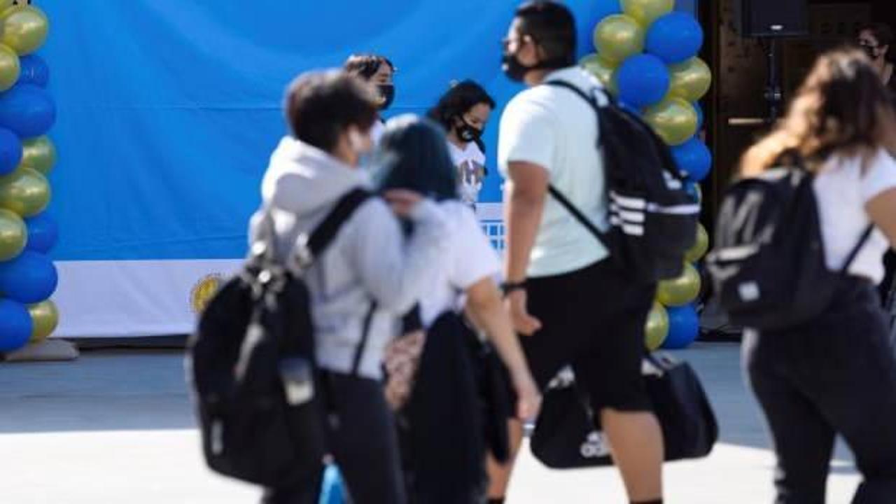 ABD'de çocukları koronavirüs olan aileler okulu dava etti