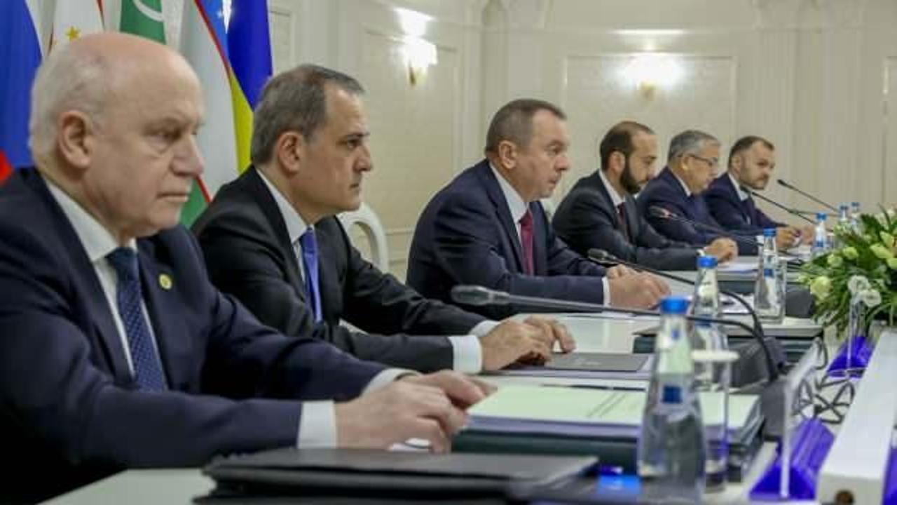 Azeri, Ermeni ve Rus bakanlar Minsk'te buluştu 