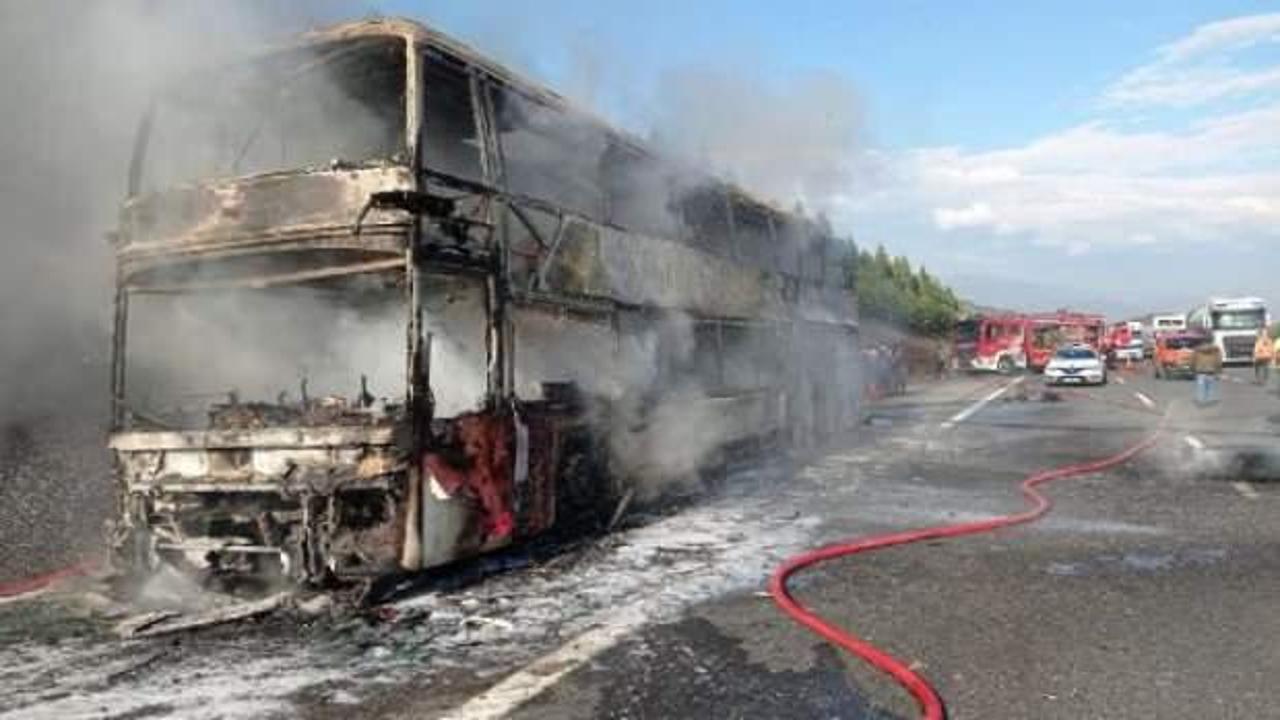 Düzce'de 2 katlı yolcu otobüsü, alev alev yandı 
