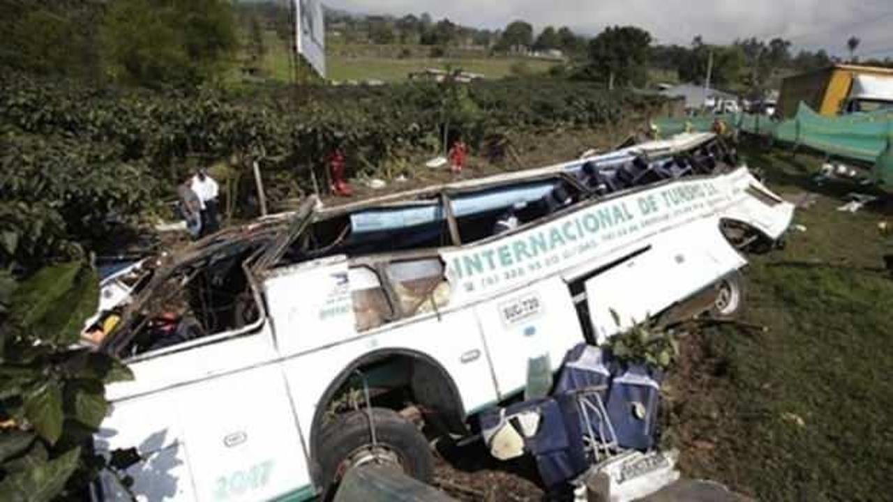 Kolobiya'da otobüs uçuruma yuvarlandı: 6 ölü, 24 yaralı