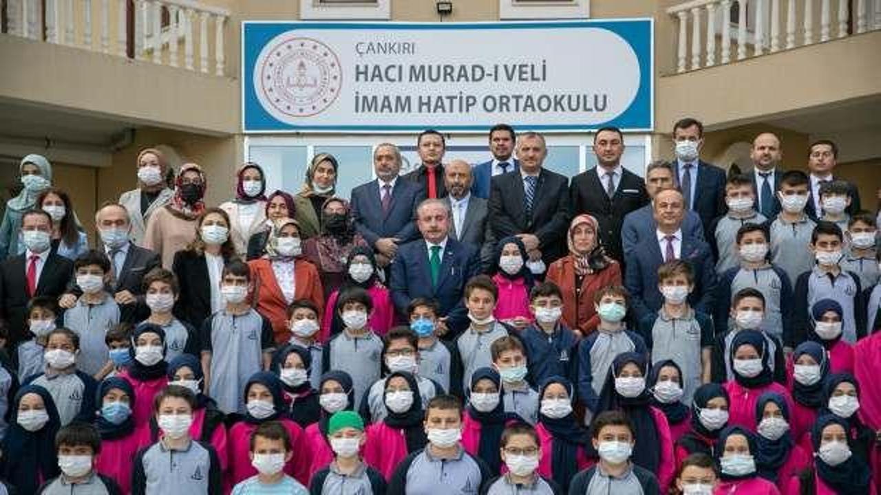TBMM Başkanı Mustafa Şentop Hacı Murad-ı Veli Anadolu İmam Hatip Ortaokulunu ziyaret etti