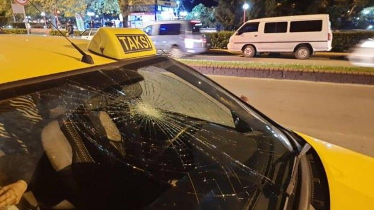 Zonguldak'ta yolun karşısına geçmek isteyen genç kıza taksi çarptı