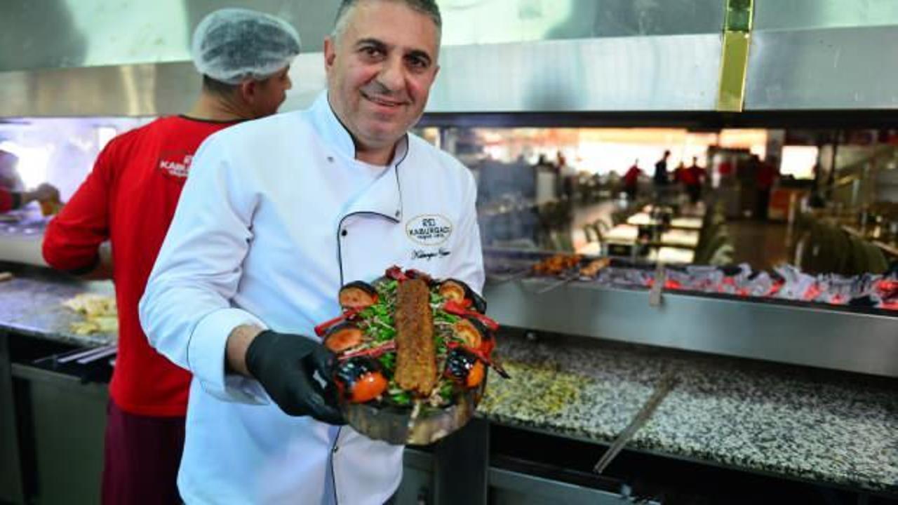 Adanalı fenomen kebap&ccedil;ıyı milyonlar izliyor: Şov yapmadık kişiliğimizi sevdiler