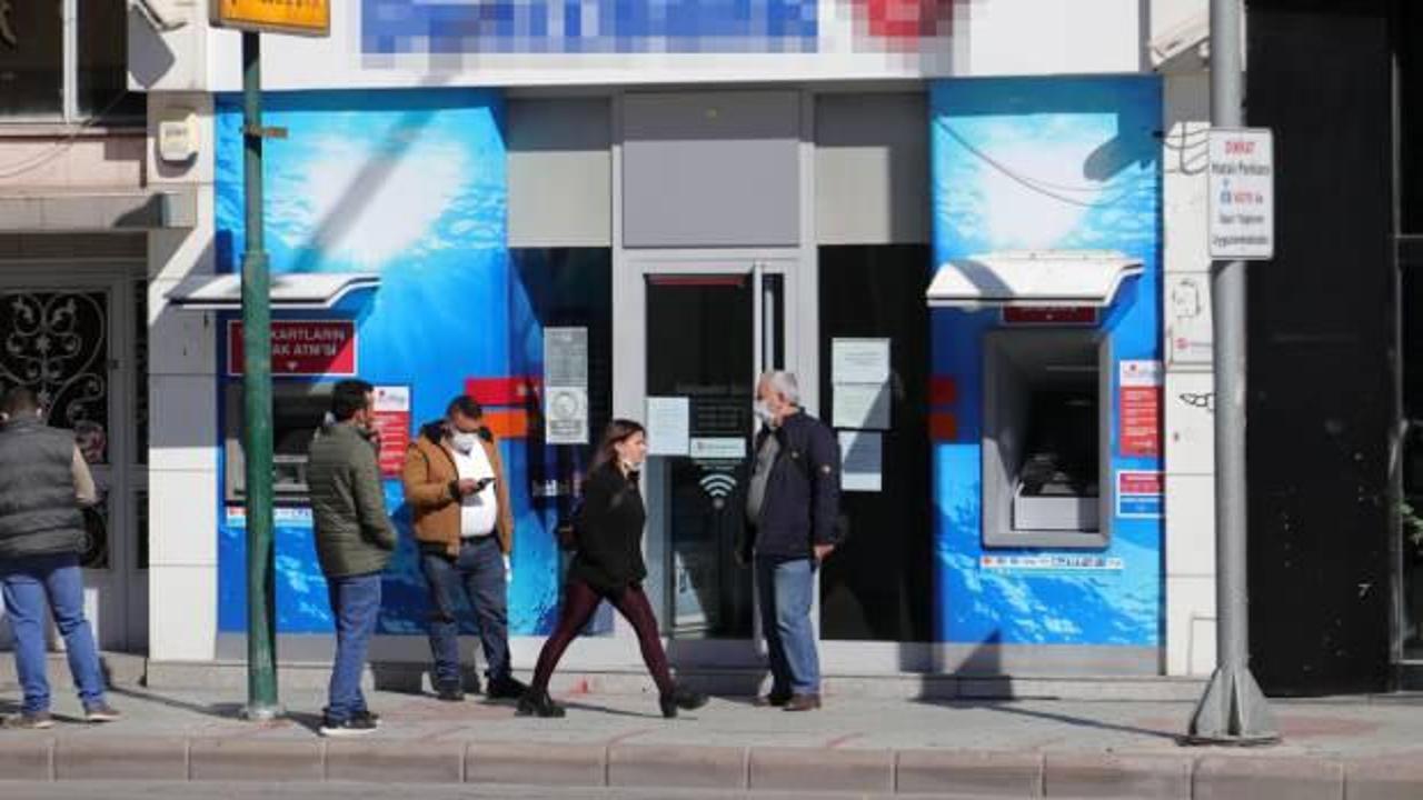 Eskişehir'de bir banka şubesi koronavirüs nedeniyle kapatıldı