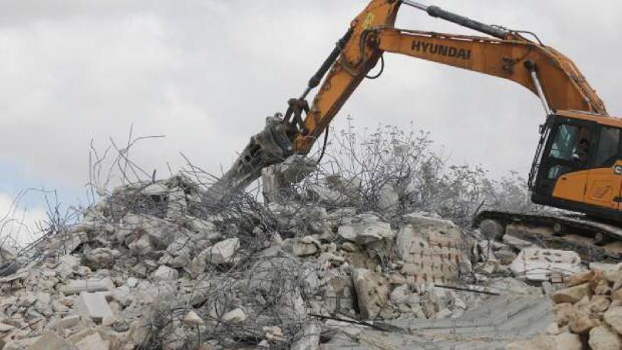 İsrail Filistinlilere ait iki evi yıktı