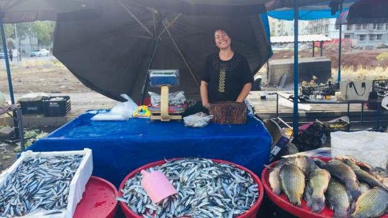 Diyarbakır'ın kadın balıkçısı Rukiye azmiyle görenleri şaşırtıyor