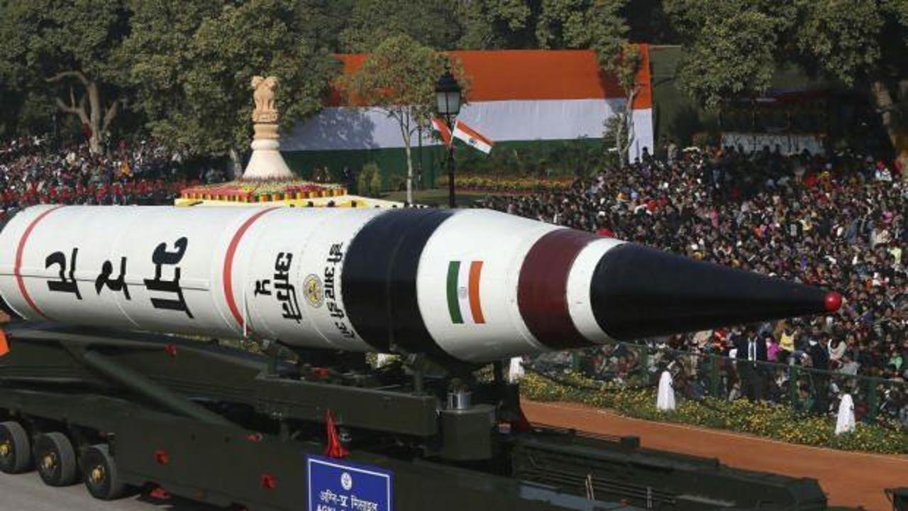 Hindistan ilk güdümlü uzun menzilli bomba denemesini yaptı