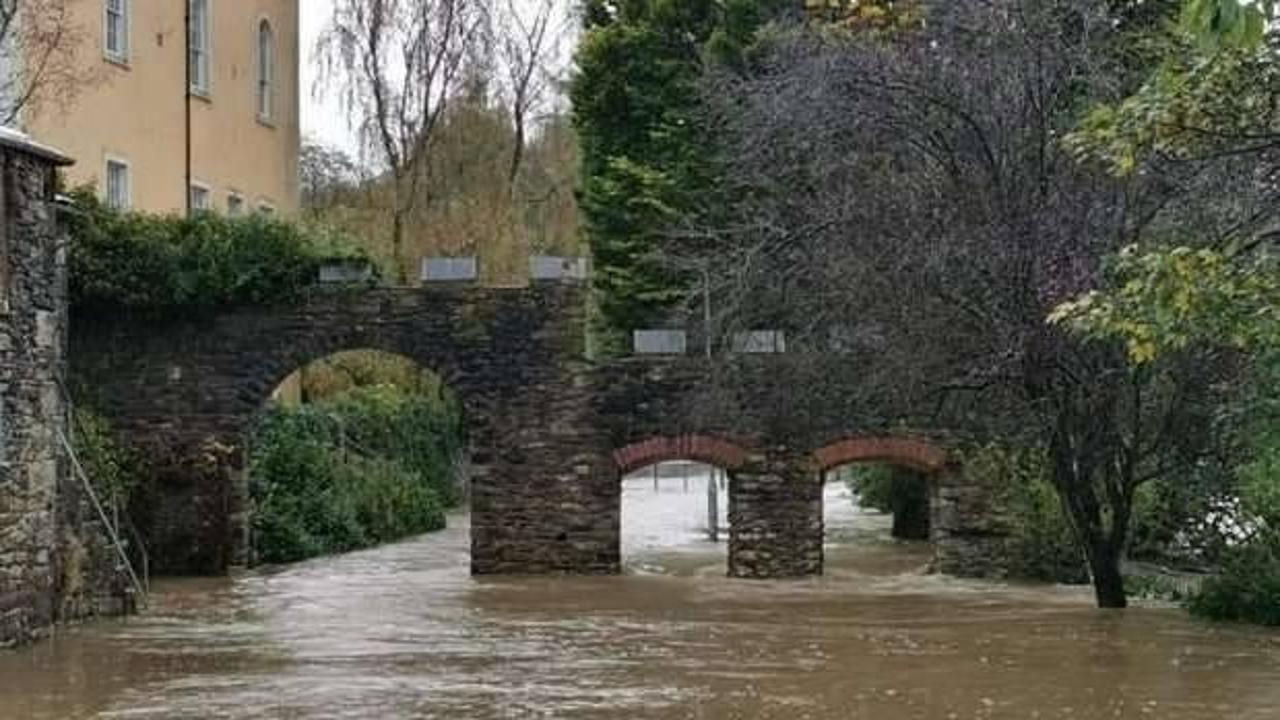İngiltere'de sel uyarısı: 24 saatlik bir süre içinde bir aylık yağış görülebilir