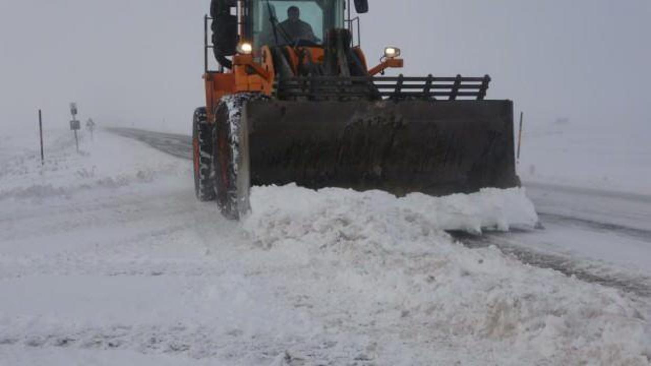 Kar ve tipi etkili oldu! S&uuml;r&uuml;c&uuml;ler zor anlar yaşadı