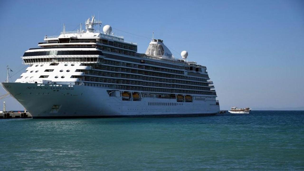 Lüks kruvaziyer turizmcilerin yüzünü güldürdü