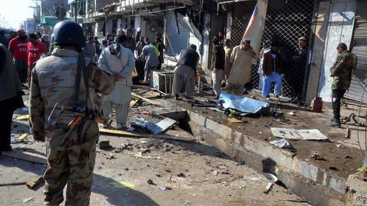 Pakistan'da silahlı saldırı: 4 polis öldü