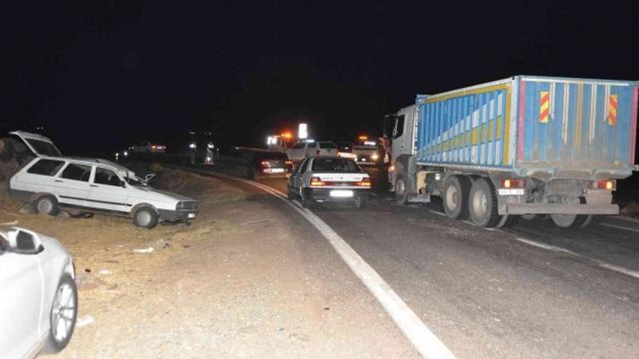 Şanlıurfa'da trafik kazasında 1 kişi &ouml;ld&uuml;, 5 kişi ağır yaralandı