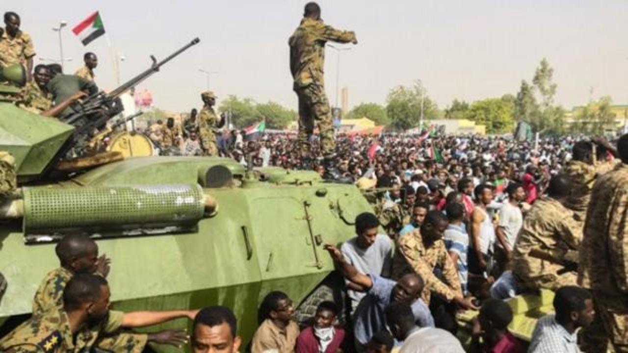 Sudan'da ordu, darbe için ABD temsilcisinin gitmesini beklemiş