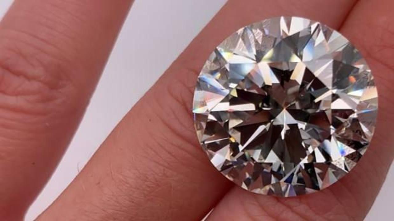 Temizlik sırasında evde 2.7 milyon dolarlık elmas yüzük buldu