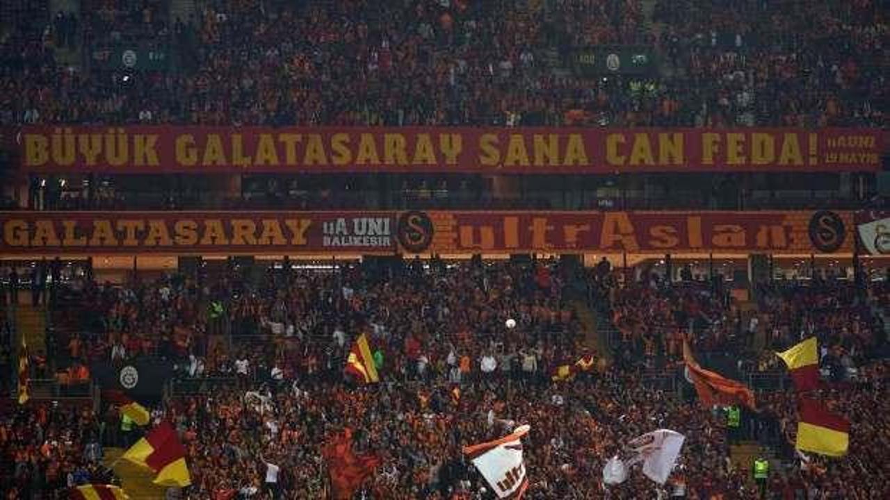 Galatasaray taraftarı tribünleri doldurdu
