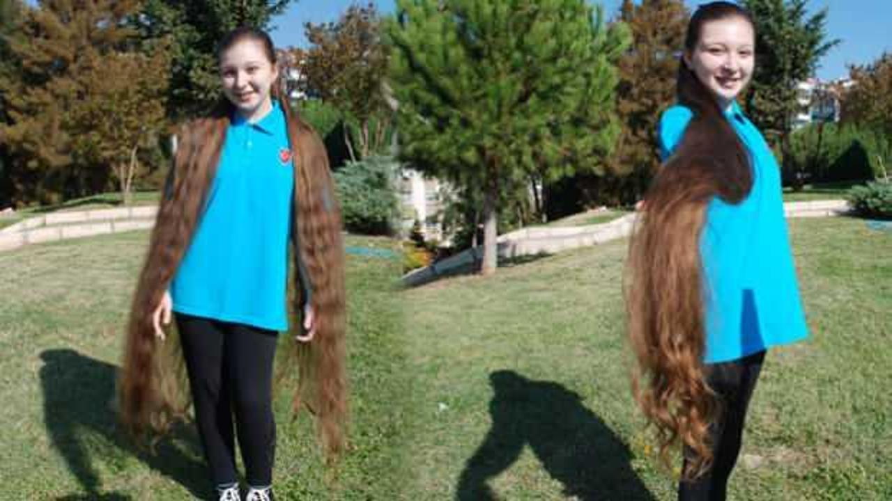 İzmirli Rapunzel Pelin’in saçları boyunu aştı: Doğduğumdan beri kestirmiyorum