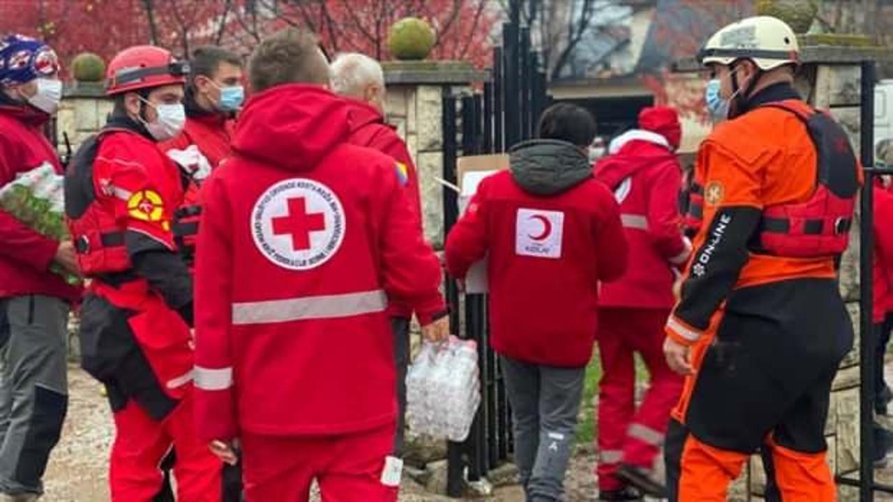 Türk Kızılaydan Bosna Hersek'te sel bölgelerindeki ekiplere gıda ve su yardımı
