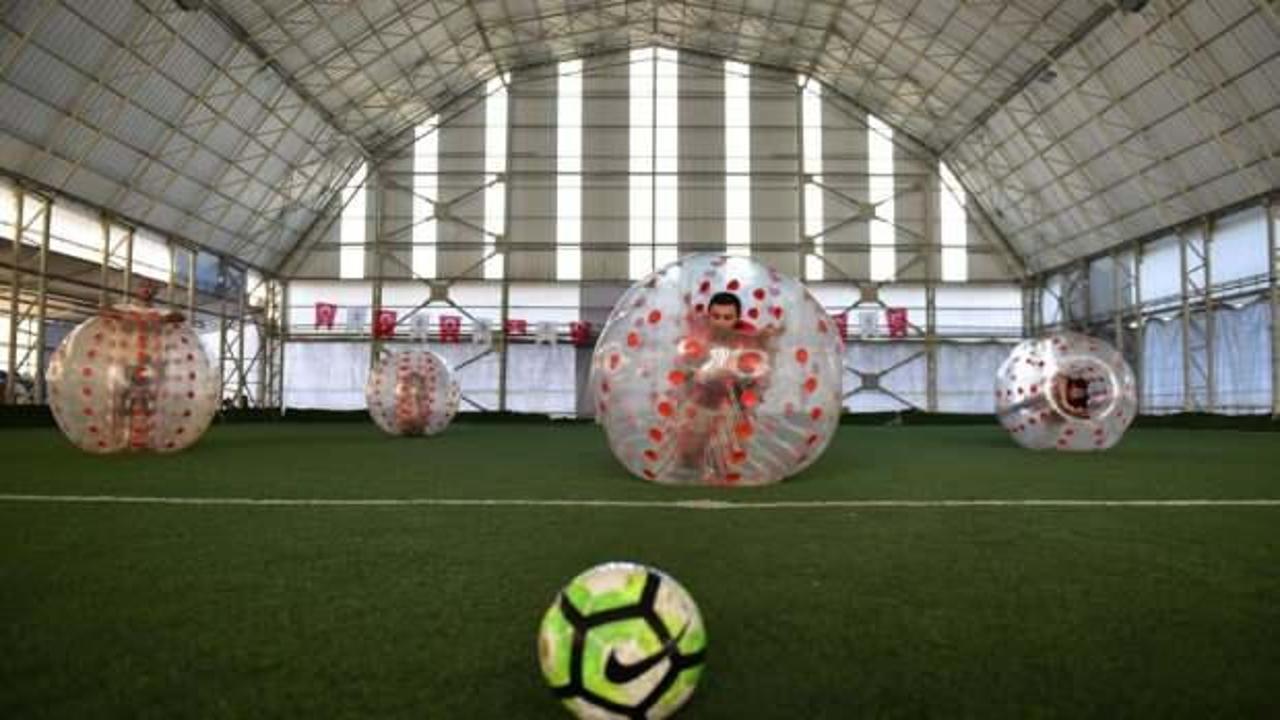 Tuzla’da düzenlenen balon futbolu turnuvasında keyifli anlar yaşandı