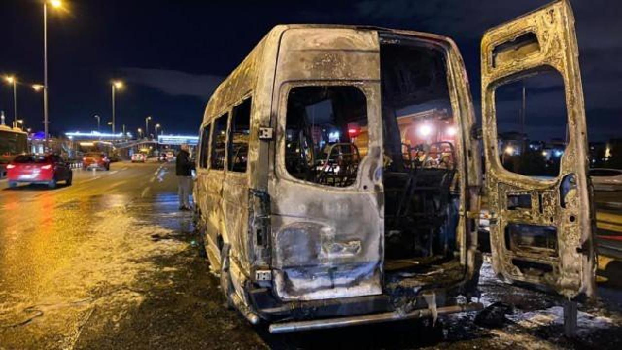E-5'te servis minibüsü alev alev yandı